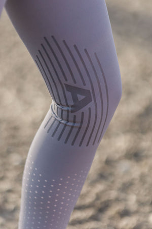 Evelien Breech, dim grey